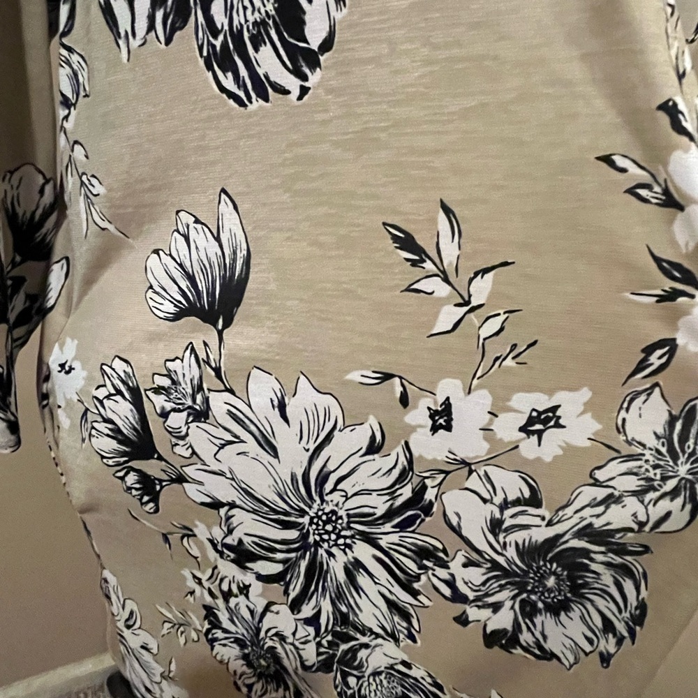 NWT Honeyme Tan, Black & White Floral Kimono Cardigan, size Medium - Picture 3 of 12